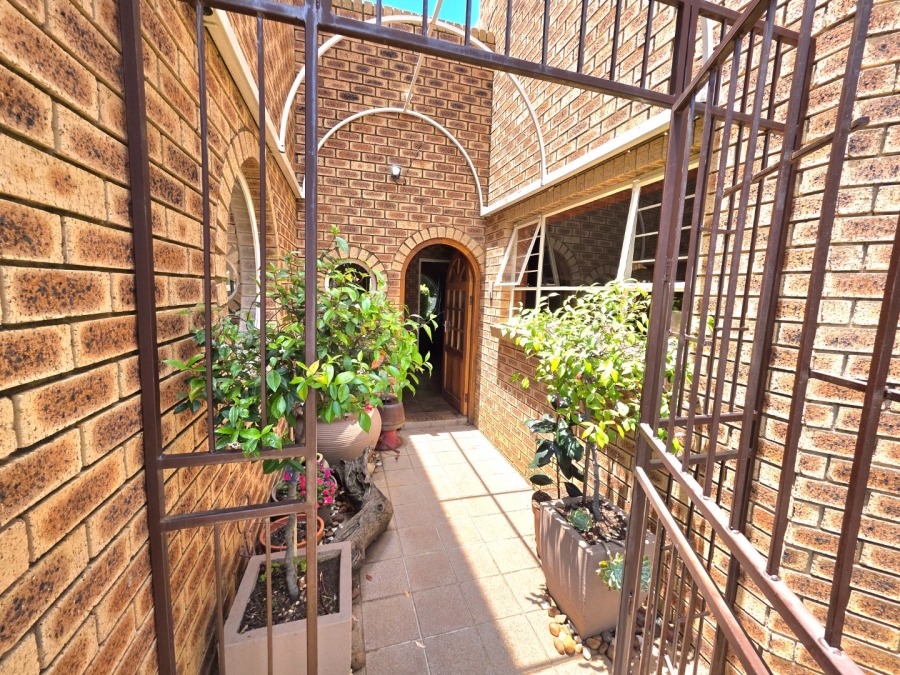 5 Bedroom Property for Sale in Panorama Free State